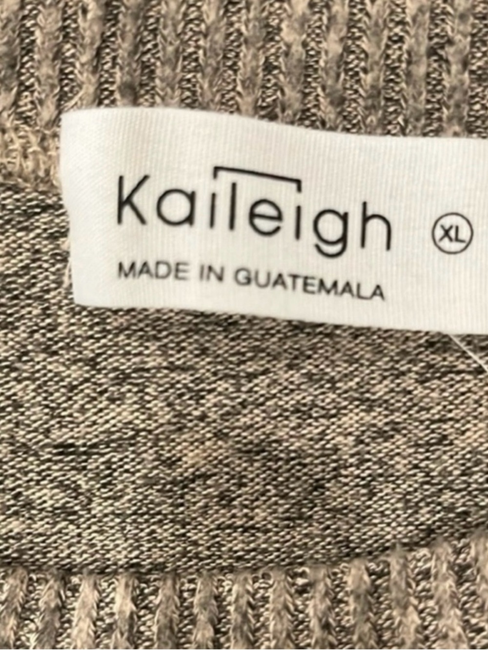 Kaileigh Stitch Fix. Floral Raglan Long Sleeve Top. Black Heathered Beige.Sz XL. - Picture 4 of 4